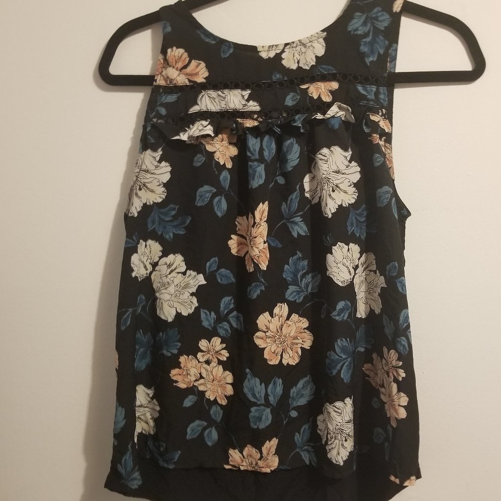 Merona Sleeveless Floral Blouse Medium